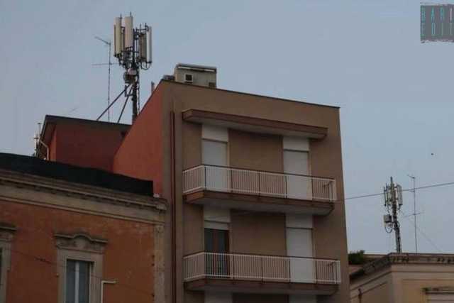L'affare antenne telefoniche: se le installi sul tuo terrazzo ti pagano migliaia di euro